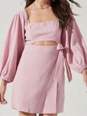 olina dress in pink ditsy astr the label Astr Olina Dress in Pink